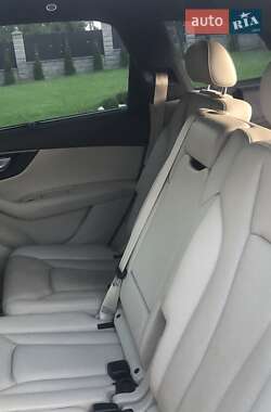 Внедорожник / Кроссовер Audi Q7 2016 в 