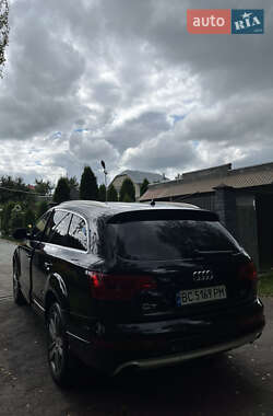 Позашляховик / Кросовер Audi Q7 2012 в 