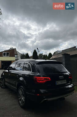 Позашляховик / Кросовер Audi Q7 2012 в 