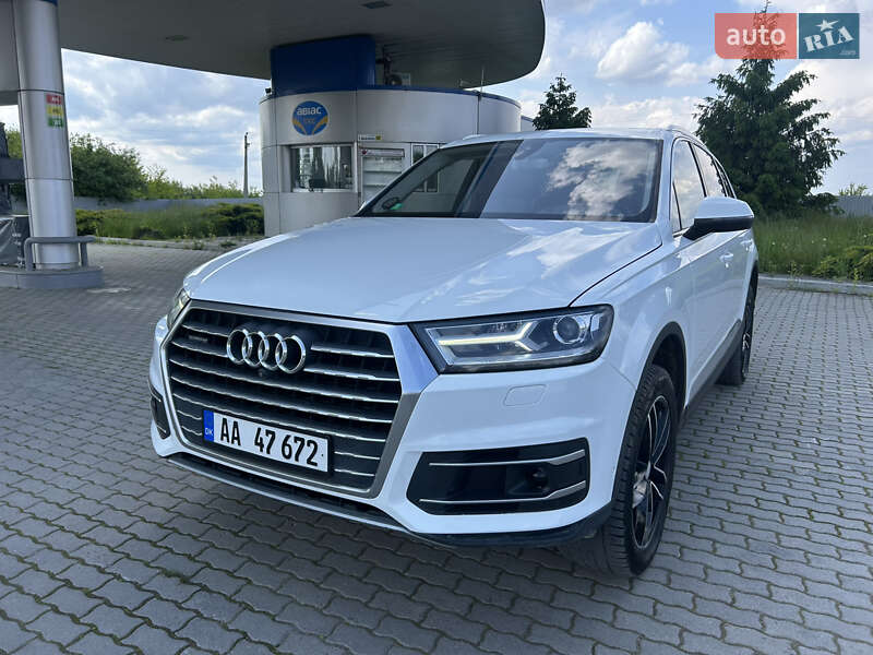 Внедорожник / Кроссовер Audi Q7 2015 в 