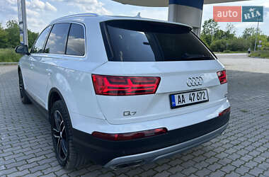 Внедорожник / Кроссовер Audi Q7 2015 в 