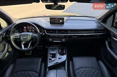 Внедорожник / Кроссовер Audi Q7 2017 в 