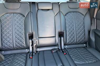Внедорожник / Кроссовер Audi Q7 2017 в 