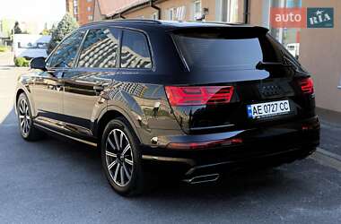 Внедорожник / Кроссовер Audi Q7 2017 в 