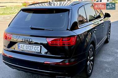 Внедорожник / Кроссовер Audi Q7 2017 в 
