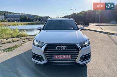 Внедорожник / Кроссовер Audi Q7 2016 в 