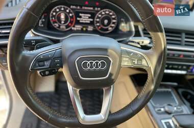 Внедорожник / Кроссовер Audi Q7 2016 в 