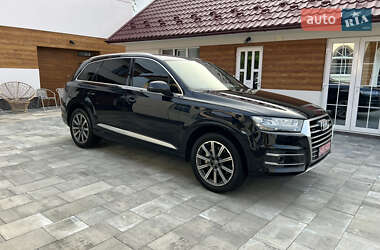 Внедорожник / Кроссовер Audi Q7 2017 в 