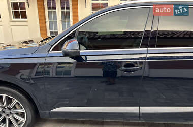Внедорожник / Кроссовер Audi Q7 2017 в 
