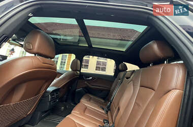 Внедорожник / Кроссовер Audi Q7 2017 в 