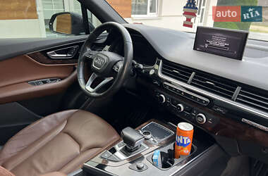 Внедорожник / Кроссовер Audi Q7 2017 в 