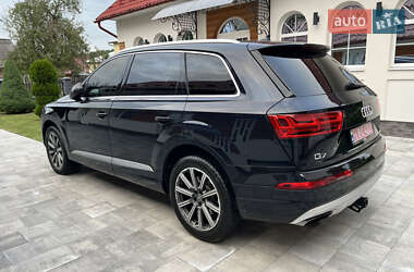 Внедорожник / Кроссовер Audi Q7 2017 в 