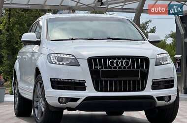 Внедорожник / Кроссовер Audi Q7 2015 в 