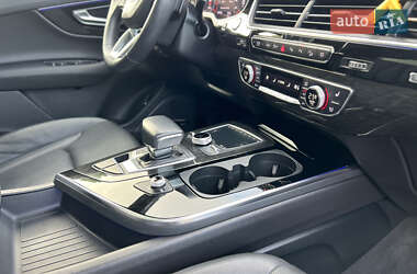 Внедорожник / Кроссовер Audi Q7 2019 в 