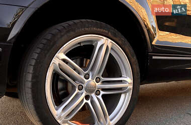 Внедорожник / Кроссовер Audi Q7 2015 в 