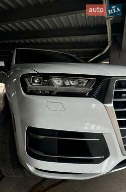 Внедорожник / Кроссовер Audi Q7 2018 в 
