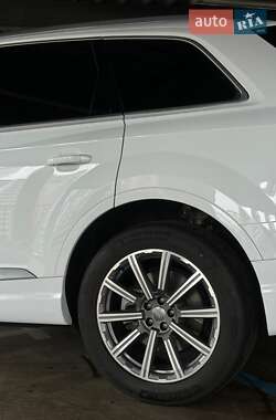 Внедорожник / Кроссовер Audi Q7 2018 в 