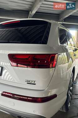 Внедорожник / Кроссовер Audi Q7 2018 в 