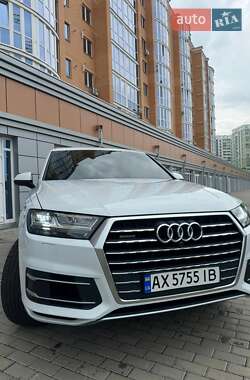 Внедорожник / Кроссовер Audi Q7 2018 в 