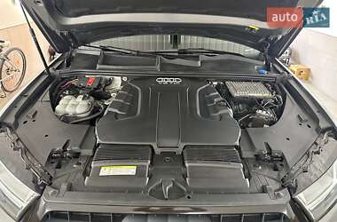 Внедорожник / Кроссовер Audi Q7 2017 в 