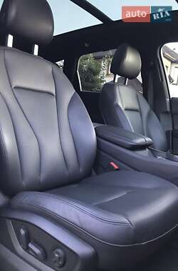Позашляховик / Кросовер Audi Q7 2016 в 