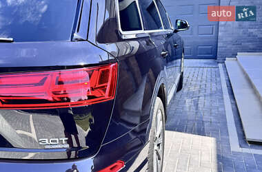Позашляховик / Кросовер Audi Q7 2017 в 