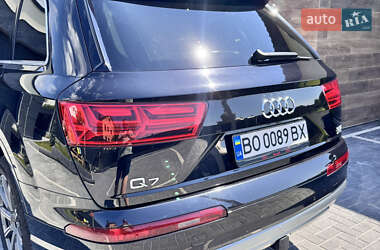 Позашляховик / Кросовер Audi Q7 2017 в 