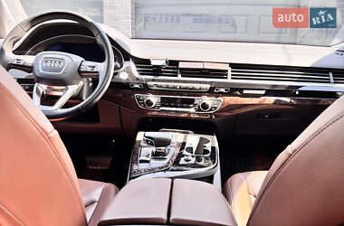Позашляховик / Кросовер Audi Q7 2017 в 