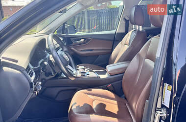 Позашляховик / Кросовер Audi Q7 2017 в 