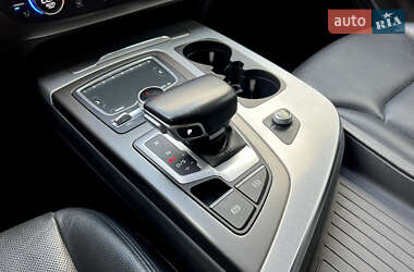 Внедорожник / Кроссовер Audi Q7 2015 в 
