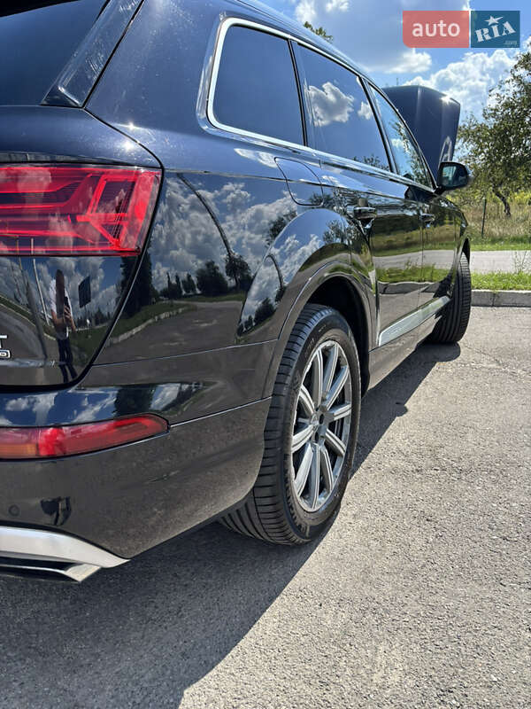 Позашляховик / Кросовер Audi Q7 2018 в Києві