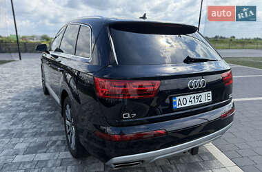 Внедорожник / Кроссовер Audi Q7 2016 в 