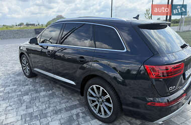 Внедорожник / Кроссовер Audi Q7 2016 в 