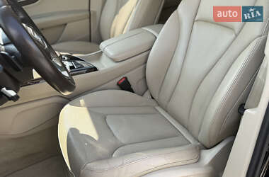 Внедорожник / Кроссовер Audi Q7 2016 в 