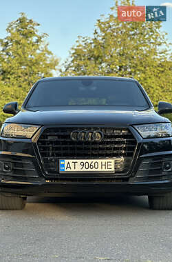 Внедорожник / Кроссовер Audi Q7 2015 в 