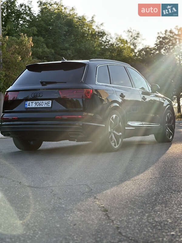 Внедорожник / Кроссовер Audi Q7 2015 в Южноукраинске