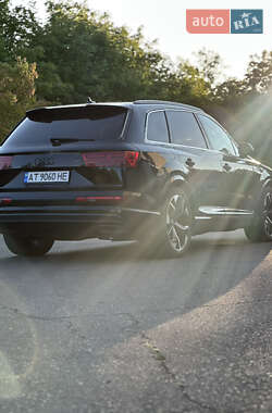 Внедорожник / Кроссовер Audi Q7 2015 в 