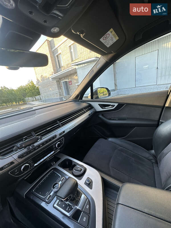 Внедорожник / Кроссовер Audi Q7 2015 в Южноукраинске