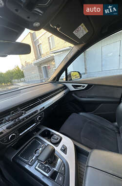 Внедорожник / Кроссовер Audi Q7 2015 в 