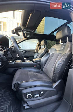 Внедорожник / Кроссовер Audi Q7 2015 в 