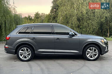 Внедорожник / Кроссовер Audi Q7 2021 в 