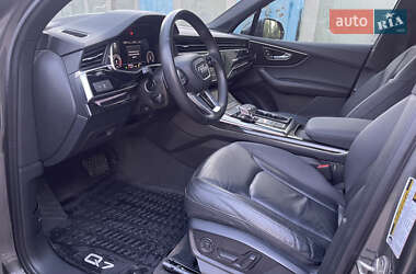 Внедорожник / Кроссовер Audi Q7 2021 в 