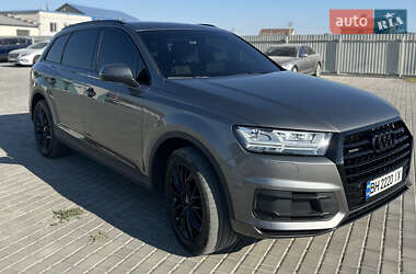 Внедорожник / Кроссовер Audi Q7 2016 в 
