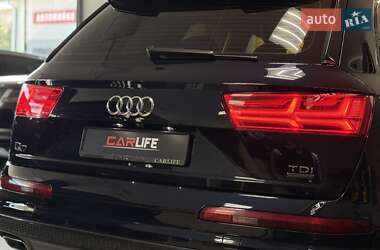 Внедорожник / Кроссовер Audi Q7 2017 в 