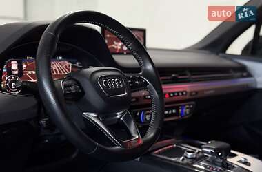 Внедорожник / Кроссовер Audi Q7 2017 в 