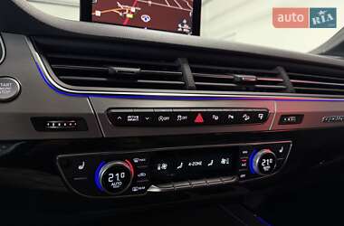 Внедорожник / Кроссовер Audi Q7 2017 в 