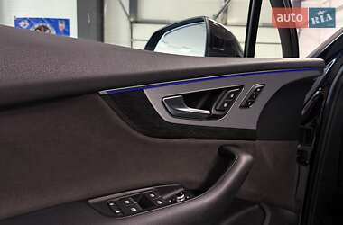 Внедорожник / Кроссовер Audi Q7 2017 в 