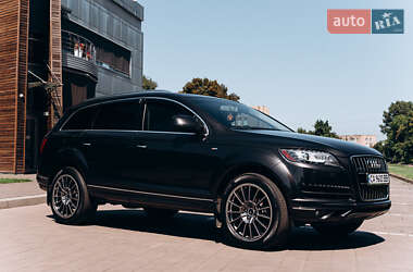 Позашляховик / Кросовер Audi Q7 2015 в 