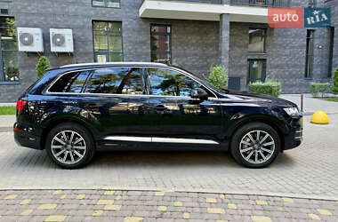 Внедорожник / Кроссовер Audi Q7 2016 в 