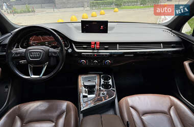 Внедорожник / Кроссовер Audi Q7 2016 в 